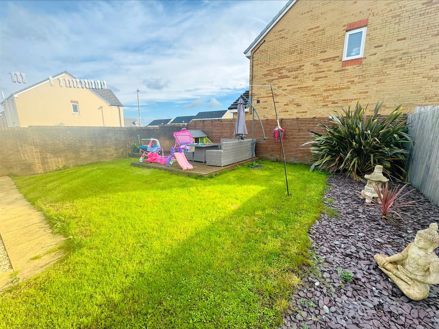 Heol Waungron, Carway, Kidwelly, SA17 4HY